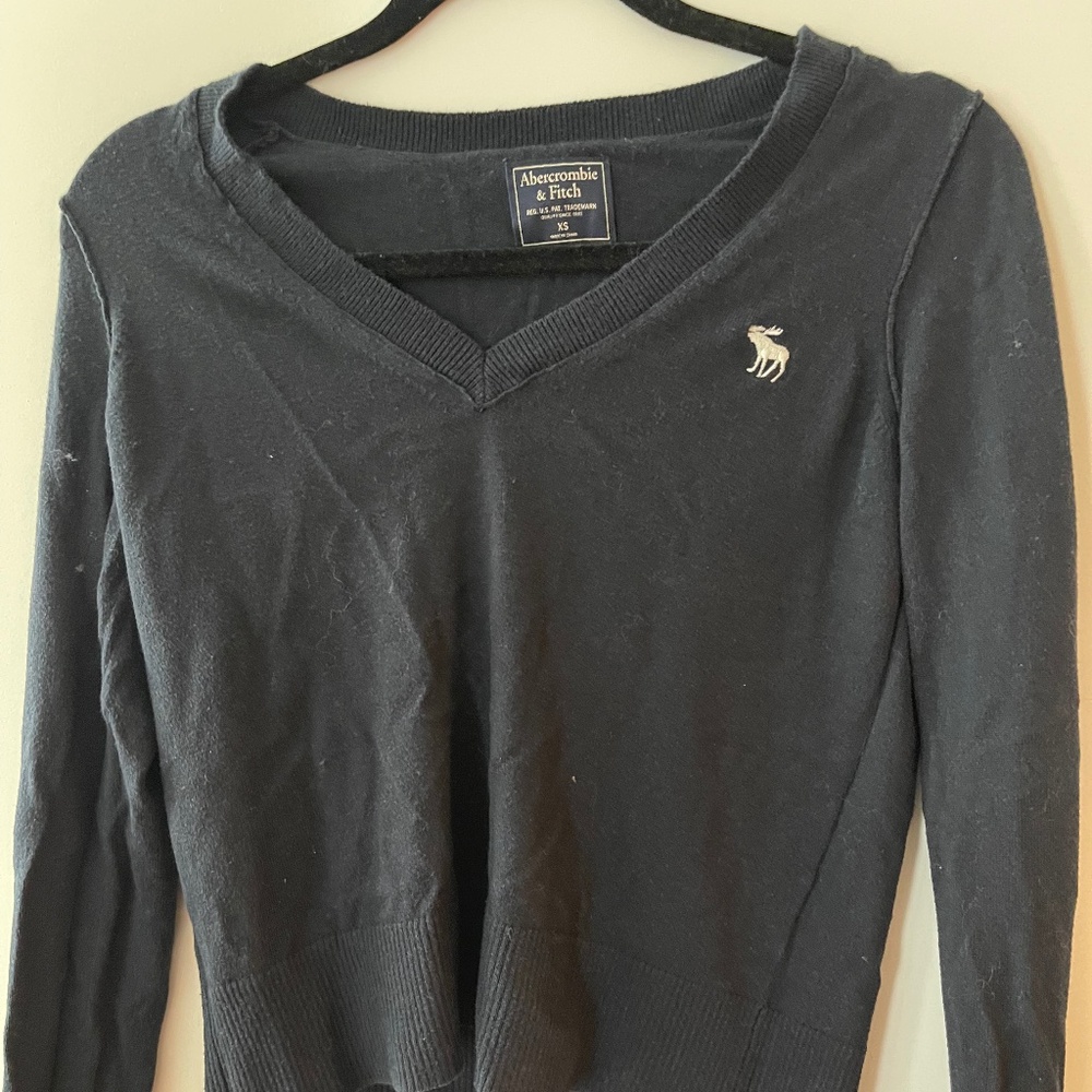 Classic V-Neck Abercrombie Navy Sweater, XS